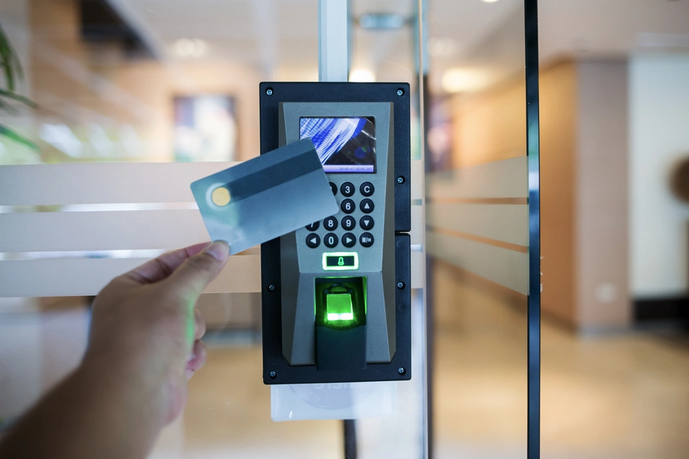 Ecamsecurity Card-Based Access Control System Close-up of hand using an access control card to unlock a secure entry point, showcasing Ecamsecurity's access control solutions.